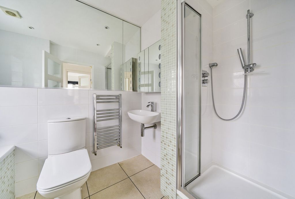 Property photo 3 of 11 Bathroom