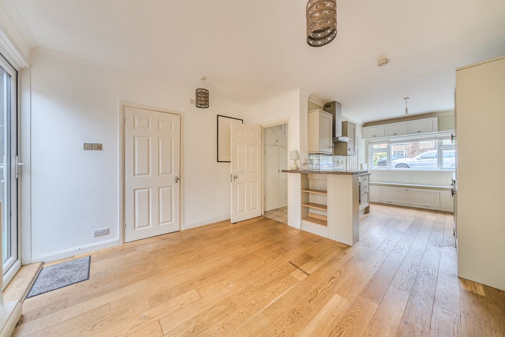 Property photo 2 of 18 Reception/Kichen