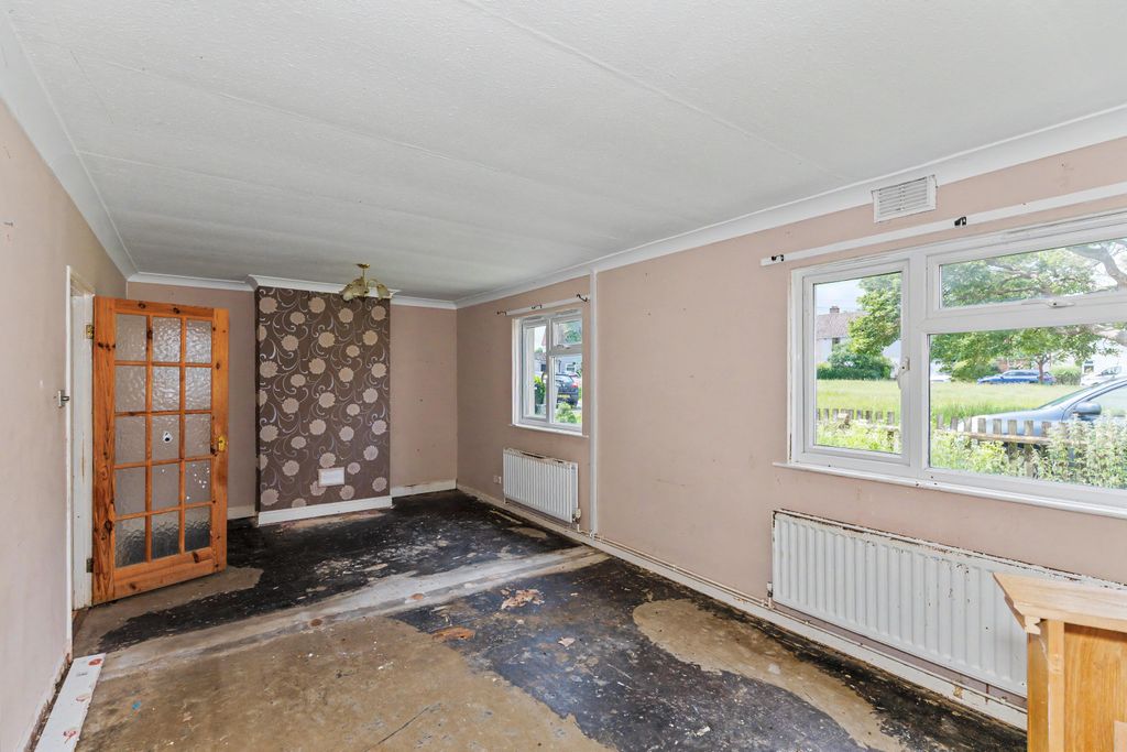 Property photo 3 of 18 10 Newtown Crescent, Uppingham, Oakham, Rutland, Le15 9Tp