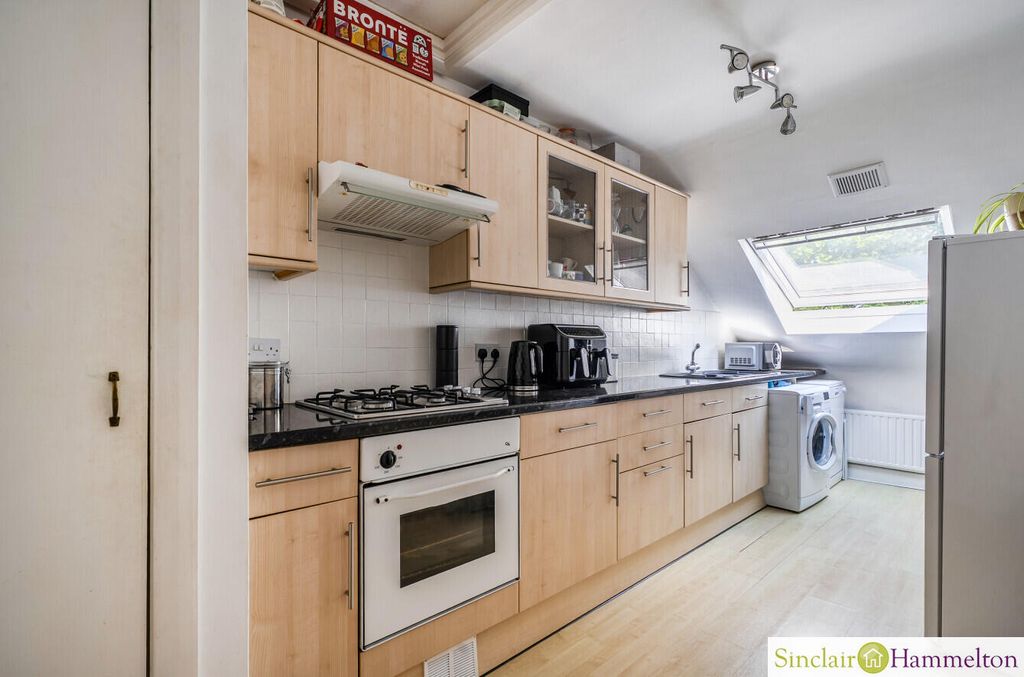 Property photo 3 of 10 Kitchen
