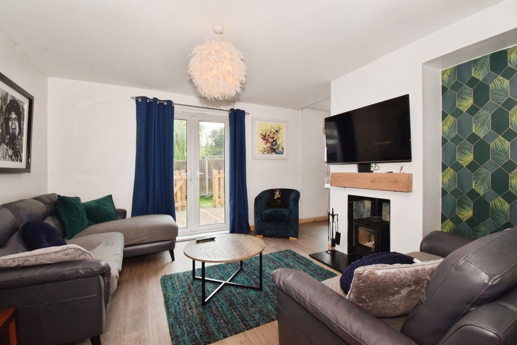 Property photo 2 of 17