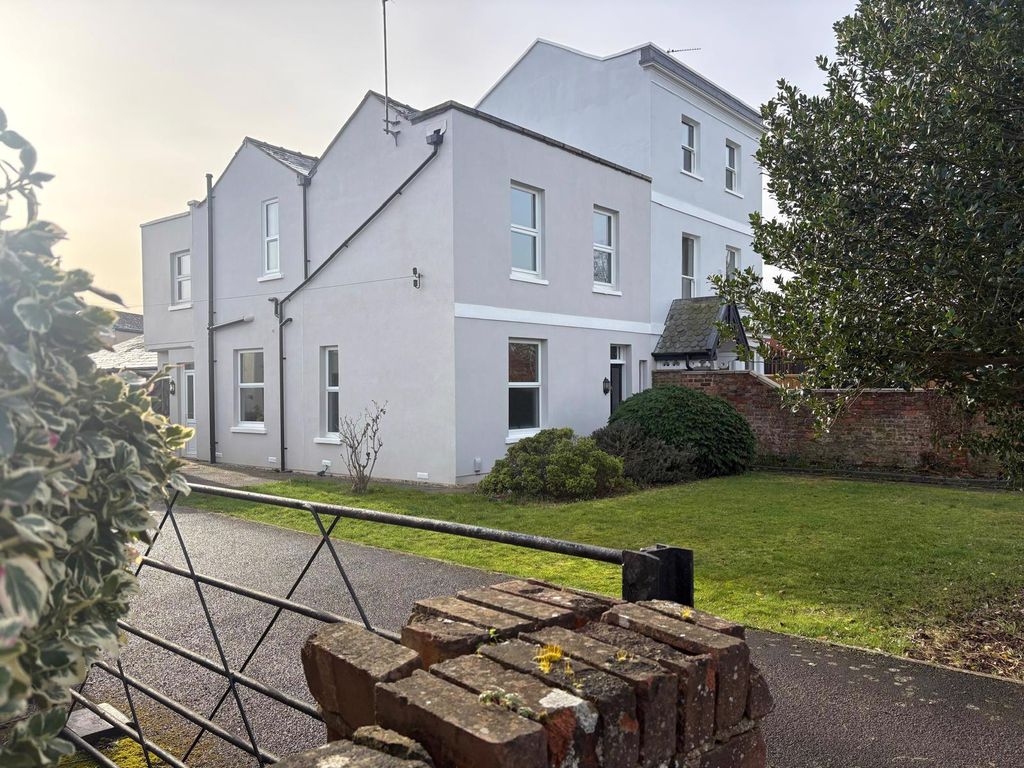 Property photo 3 of 20