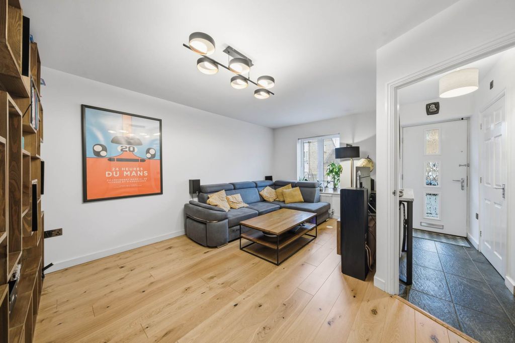 Property photo 2 of 18