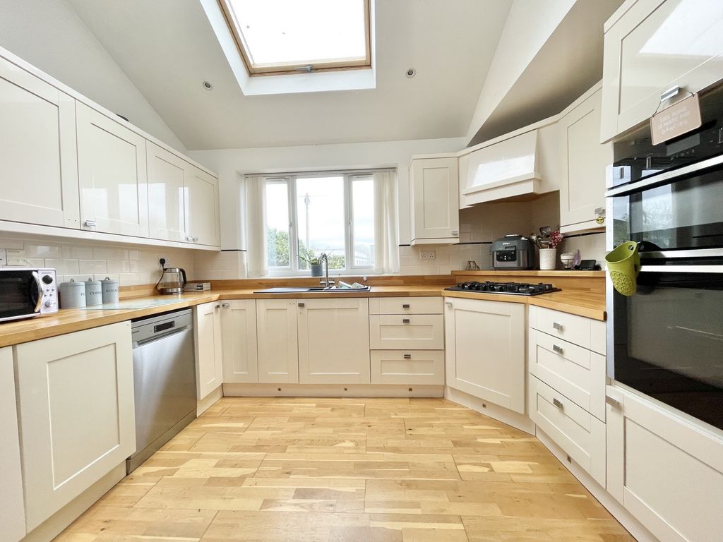 Property photo 3 of 19 Photo 3