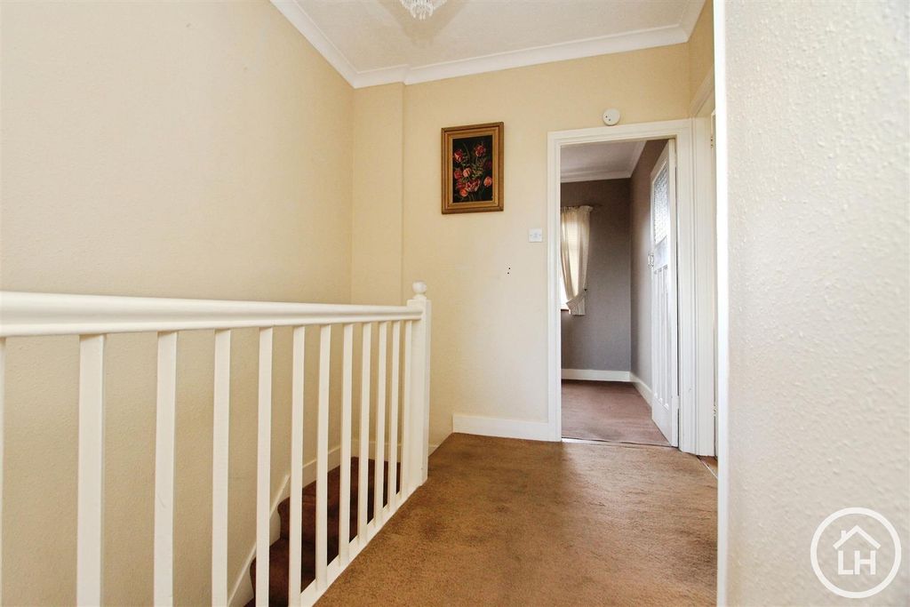 Property photo 3 of 15 Landing