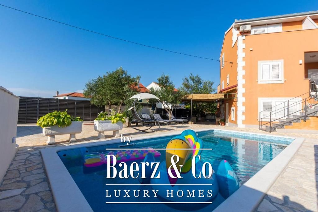 Property photo 3 of 35