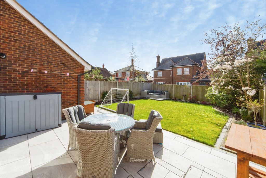 Property photo 3 of 25 3. Garden