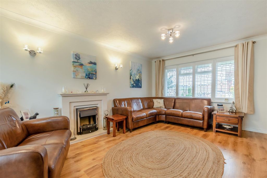 Property photo 2 of 29 8663735-Interior07.Jpg