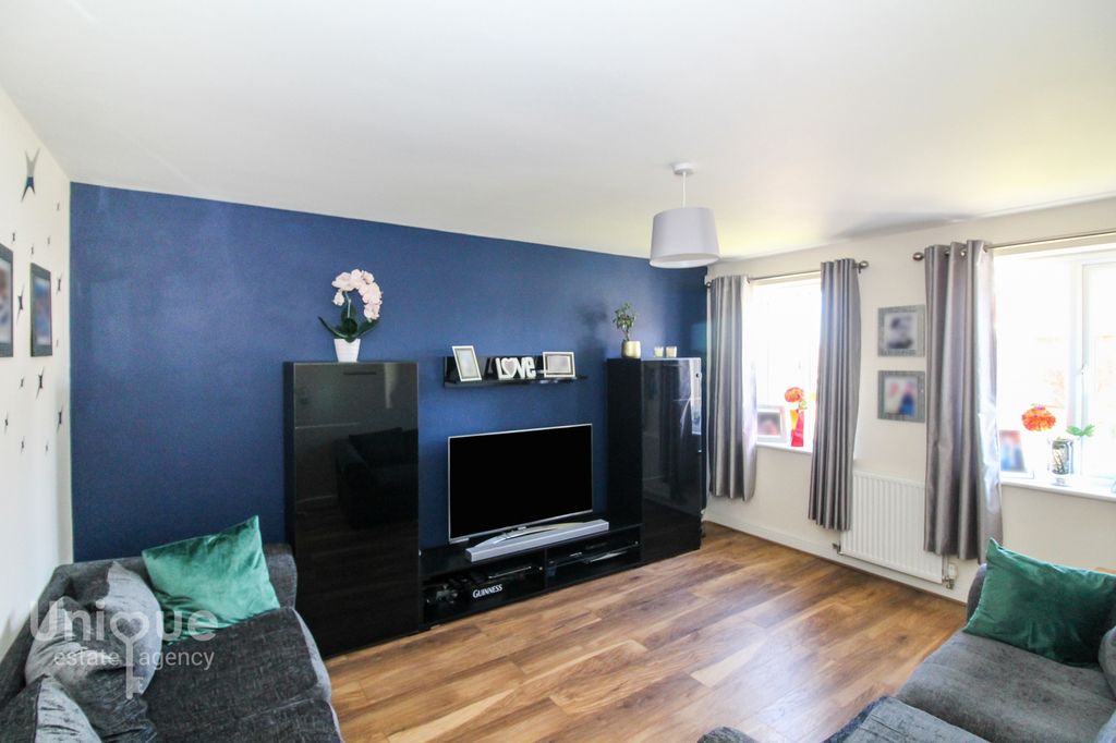 Property photo 2 of 24