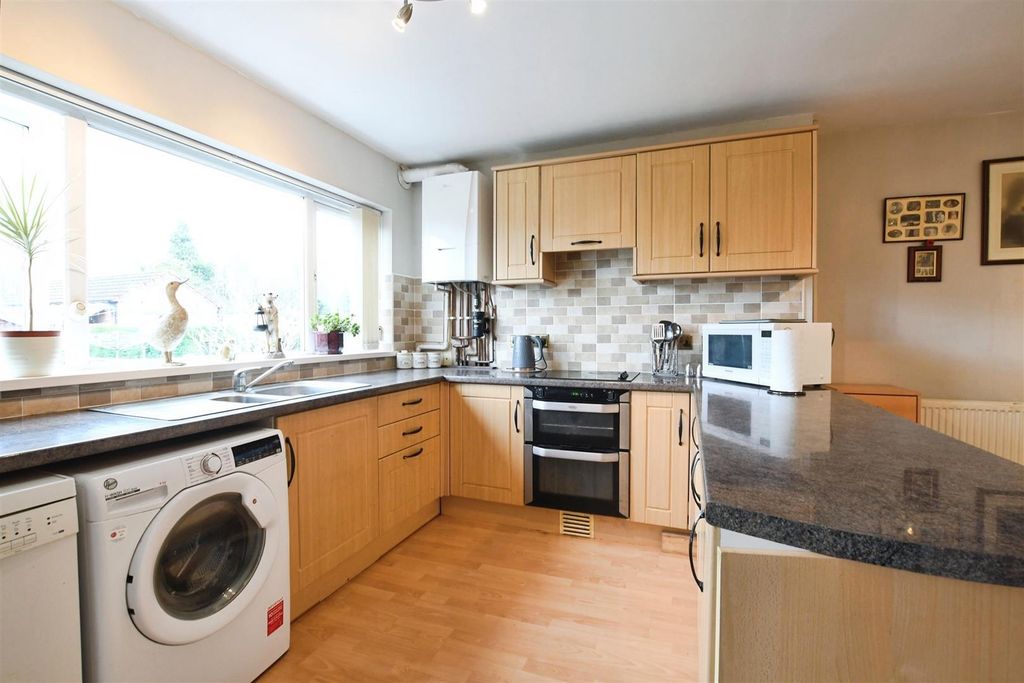 Property photo 3 of 20 Kitchen/Dining Room