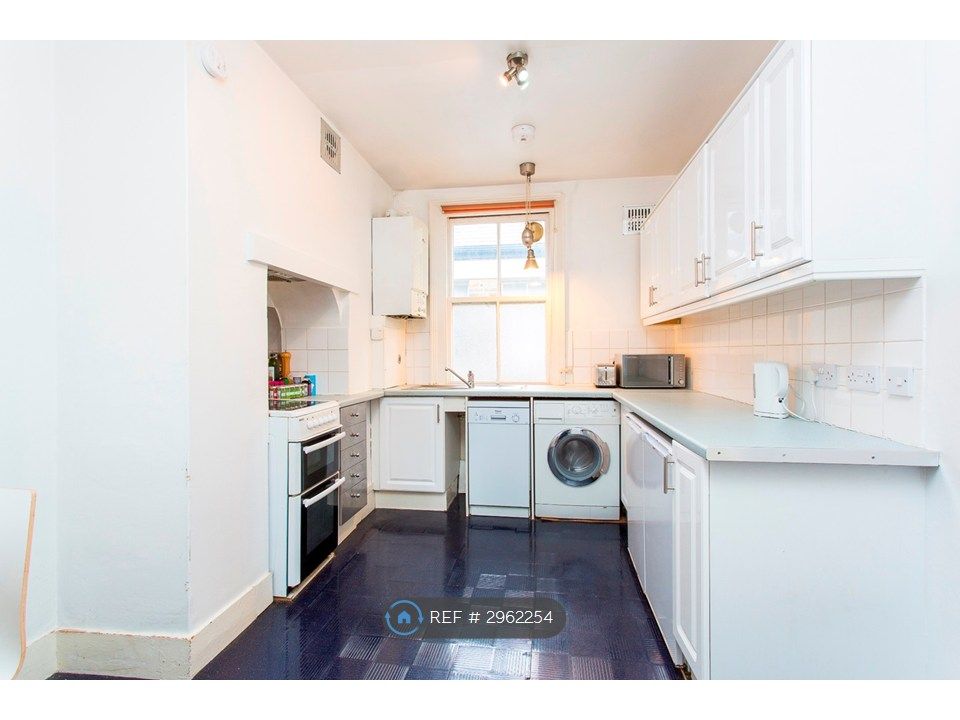 Property photo 2 of 11 Kitchen