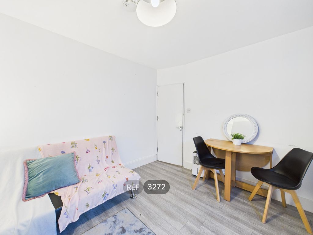 Property photo 3 of 27 Living Room