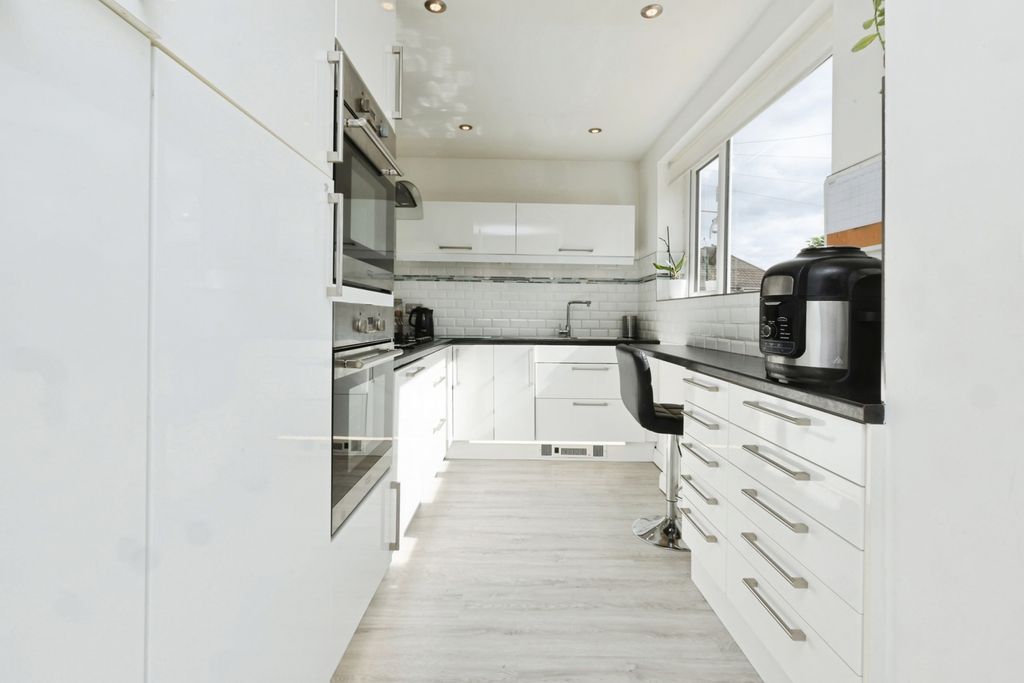 Property photo 3 of 27 Pbox-Img.Jpg