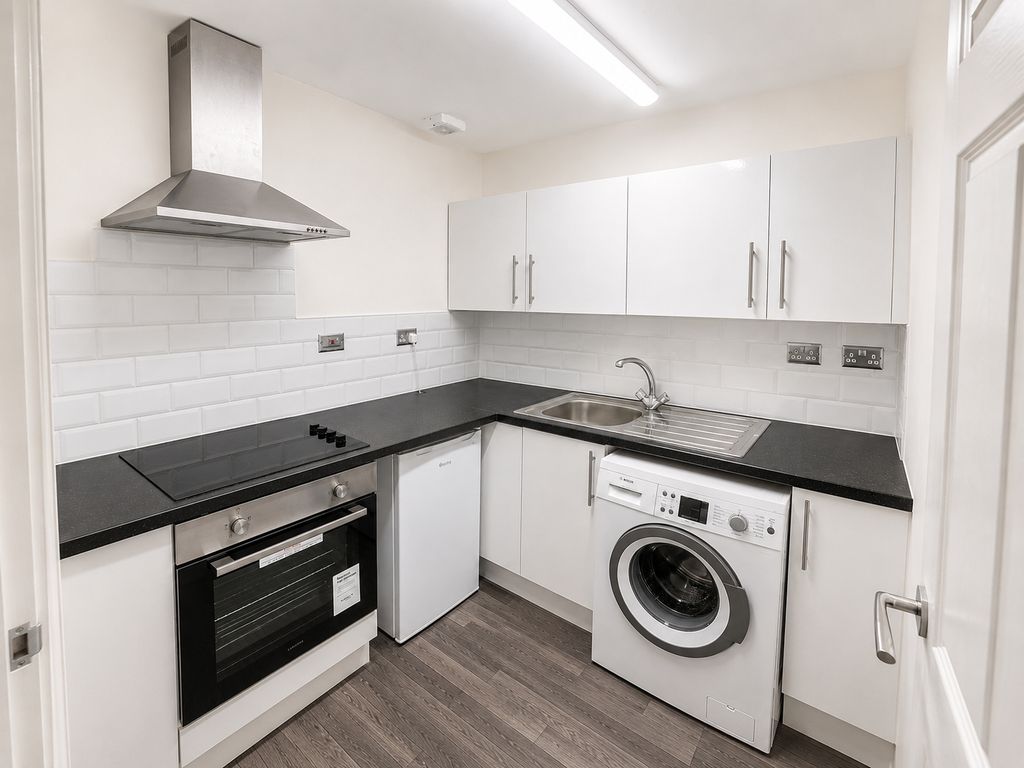 Property photo 1 of 4 Kitchen
