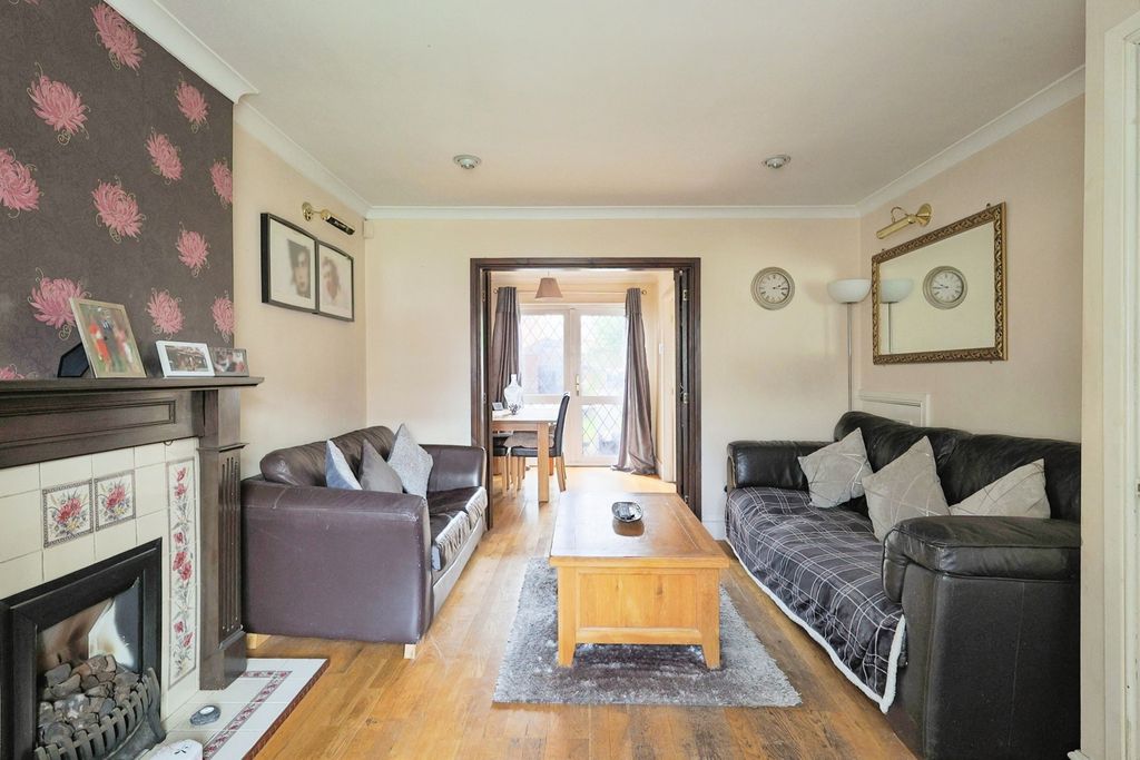 Property photo 2 of 17 Photo