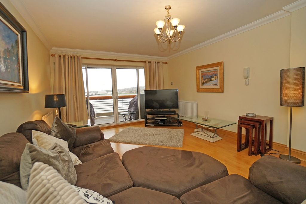 Property photo 3 of 28