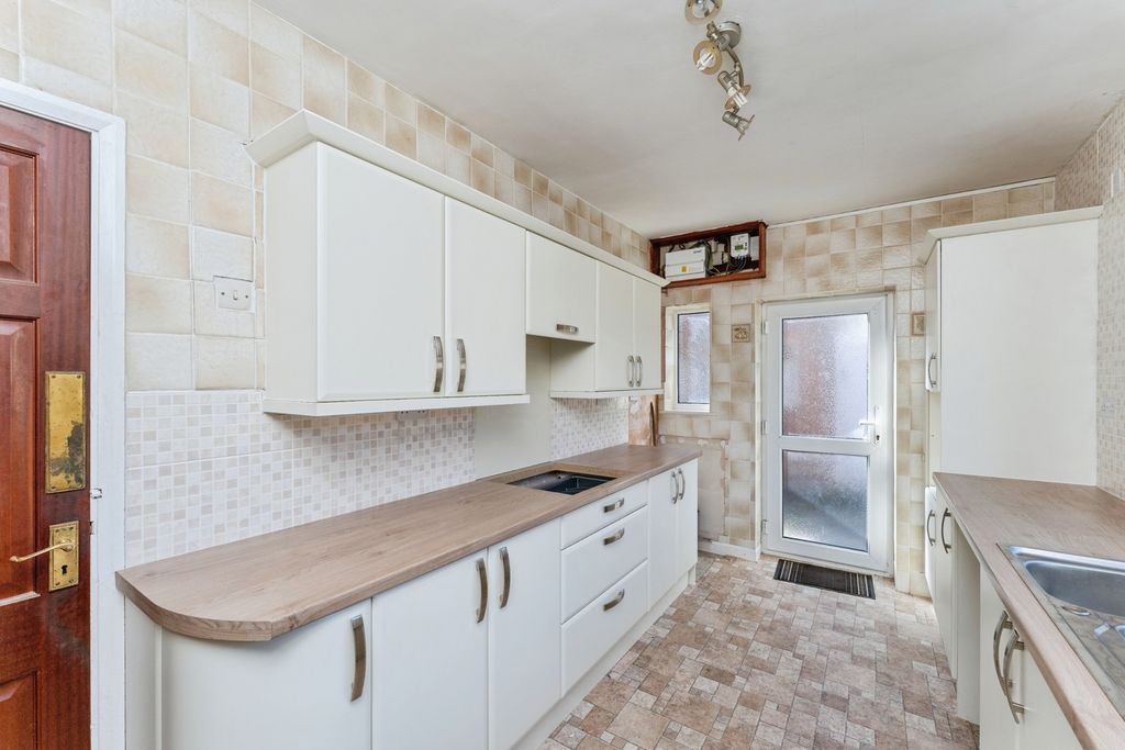 Property photo 3 of 22 Kitchen