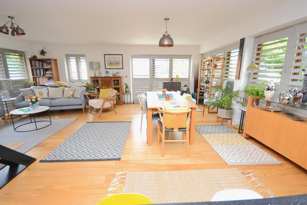 Property photo 2 of 28 Living/Dining (30'x 21'10 Max)