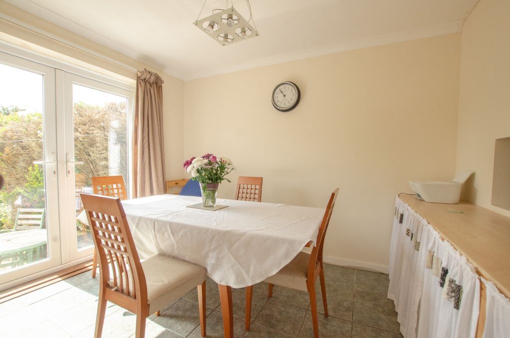 Property photo 2 of 12 25 Crinnicks Hill Tps Bodmin Branch 01208 74182 -1