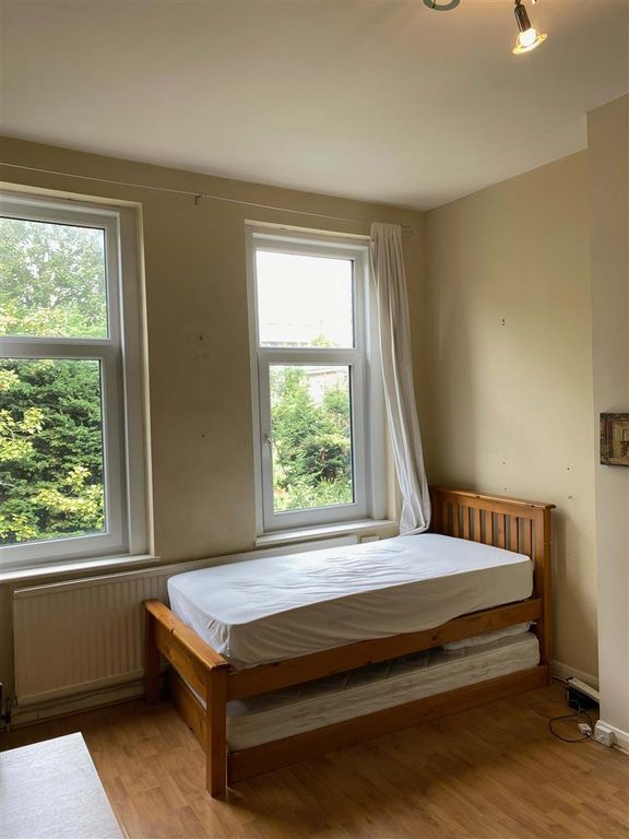 Property photo 2 of 6 50d Brondesbury Villas Nw6 6Ab New 4.Jpg