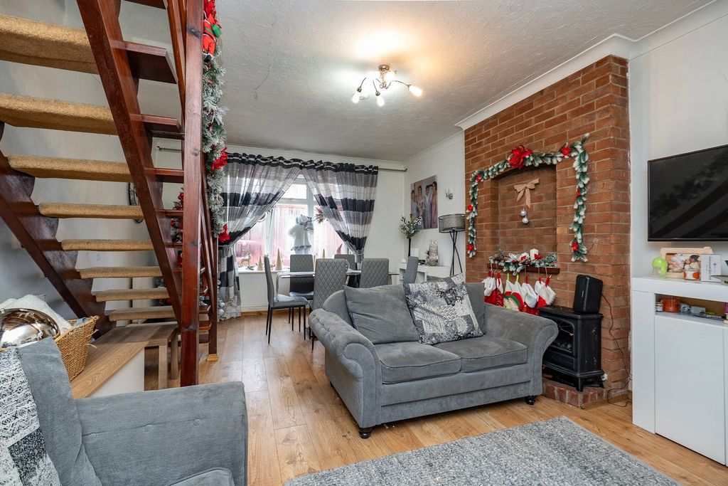 Property photo 3 of 9