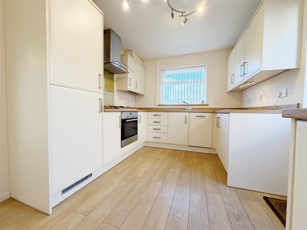 Property photo 3 of 13 Kitchen