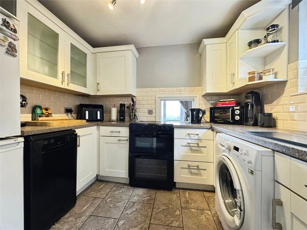 Property photo 2 of 21 Picture No. 15