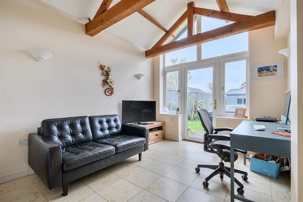 Property photo 2 of 21 1380685-22-69148cc257F2B.Jpg