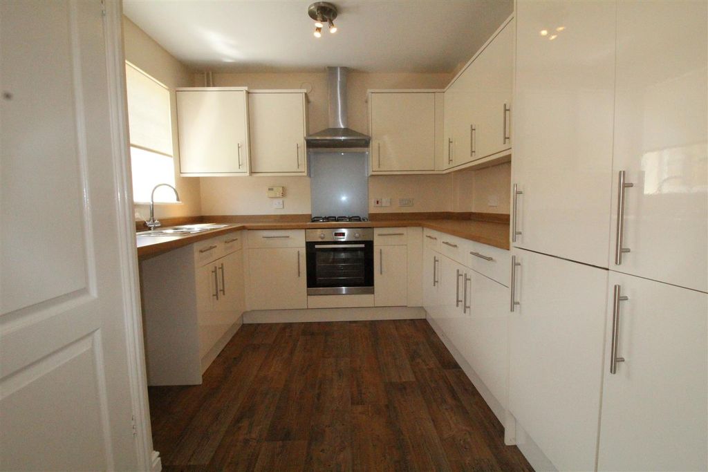 Property photo 3 of 12 Dining Kitchen