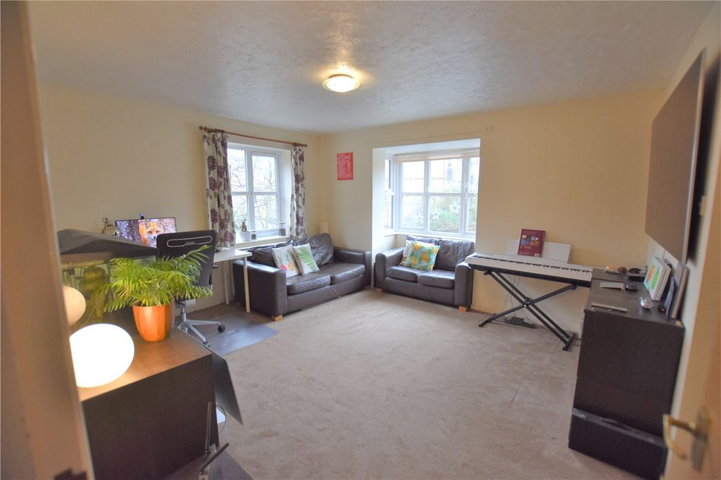 Property photo 2 of 8 Picture No. 01