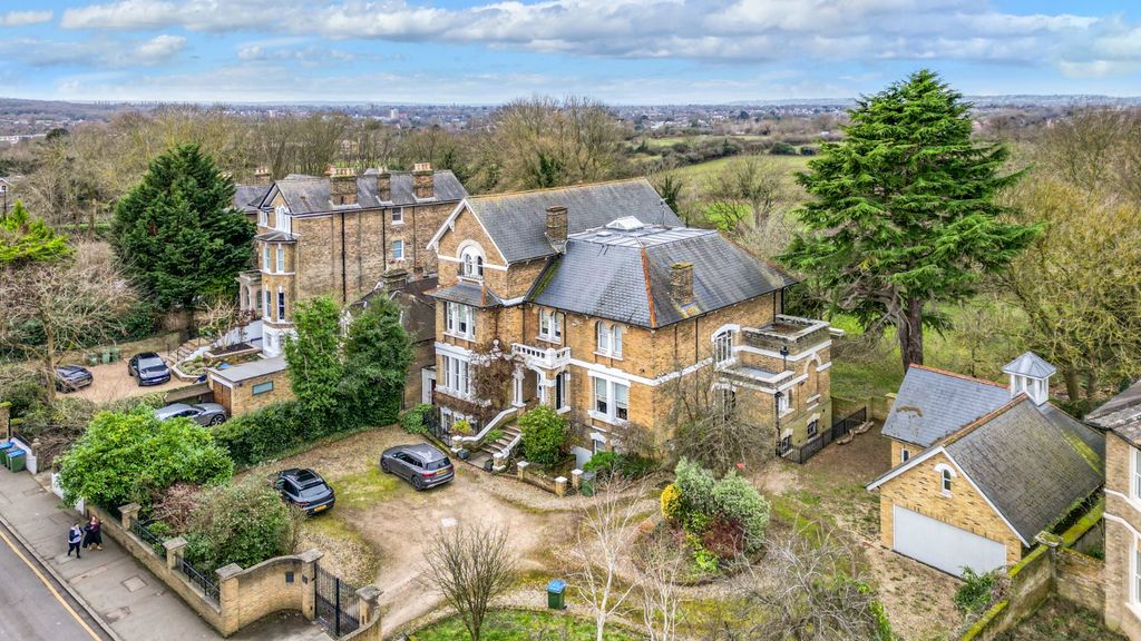 Property photo 1 of 76 Picture No. 79