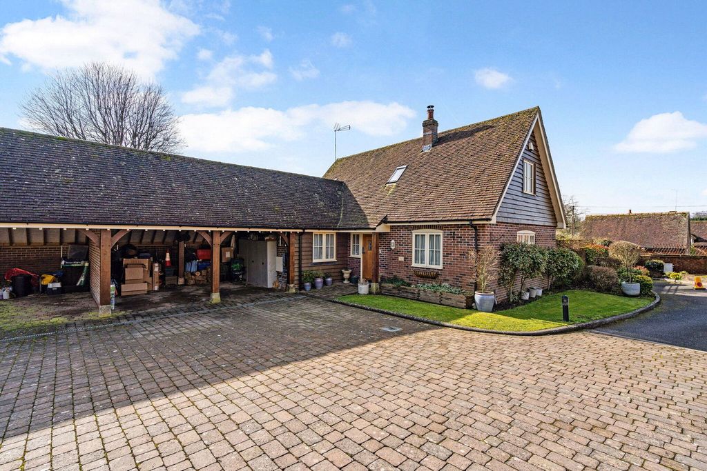 Property photo 1 of 18 103946_6 Farriers Close Preston Candover (2)_Low_1