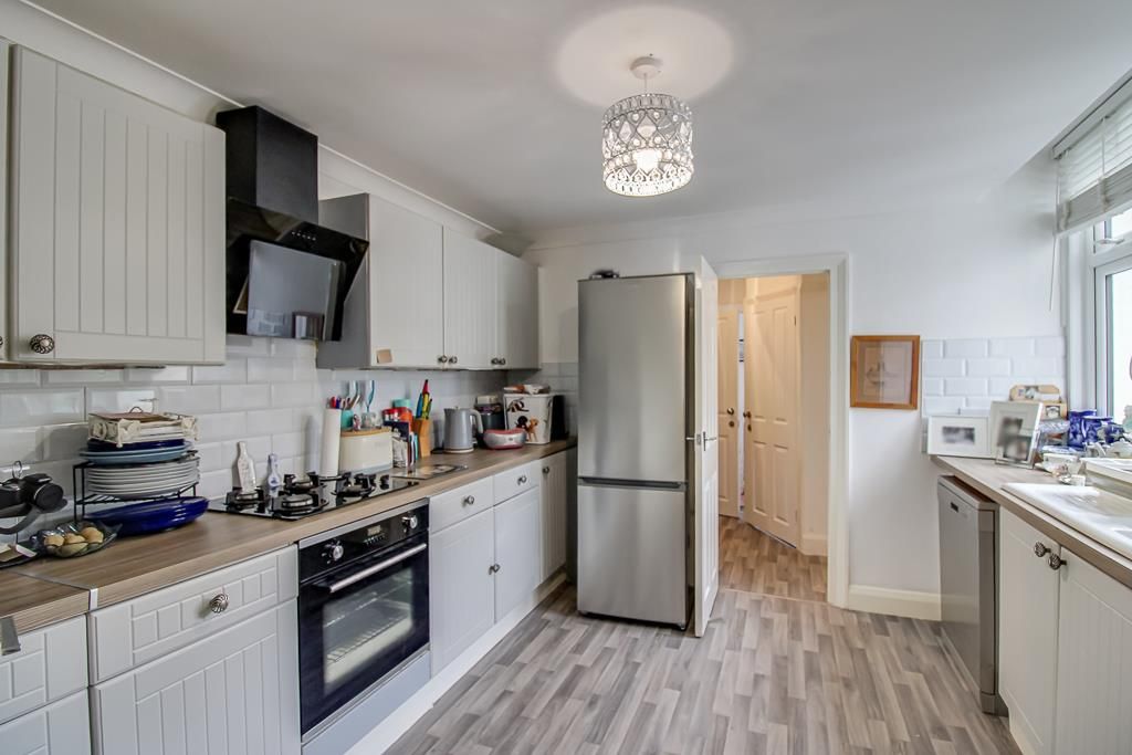 Property photo 3 of 10 Kitchen