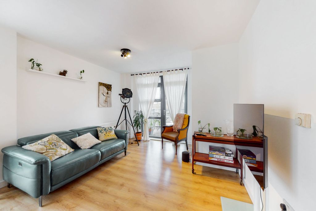 Property photo 2 of 8