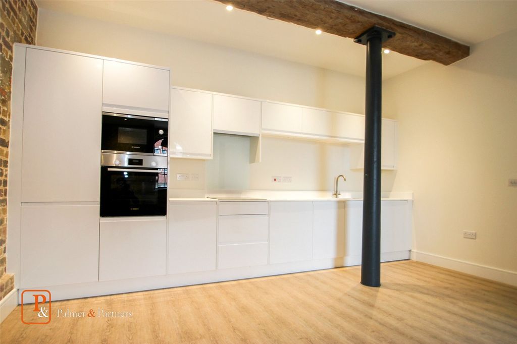 Property photo 3 of 7 Kitchen