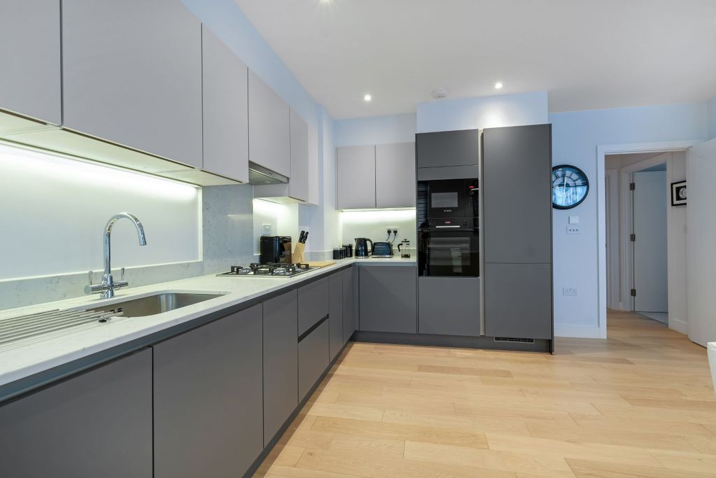 Property photo 2 of 33