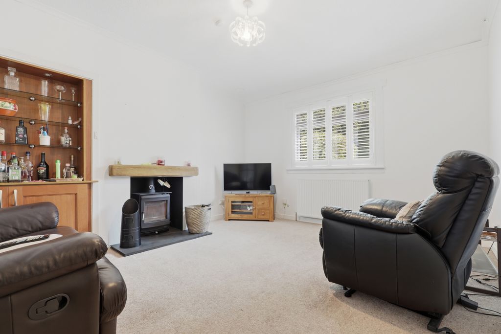 Property photo 2 of 25