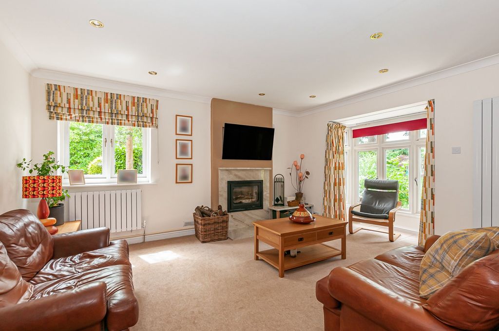 Property photo 3 of 49