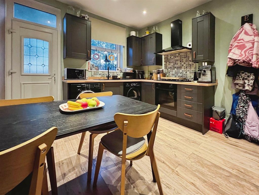 Property photo 3 of 18 Dining Kitchen