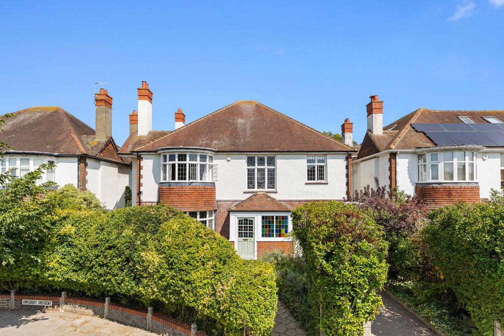 Property photo 1 of 32