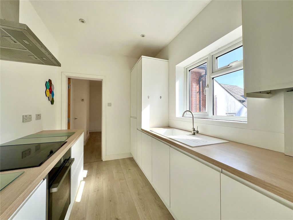 Property photo 3 of 8 Kitchen