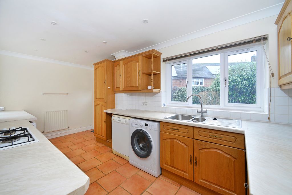 Property photo 2 of 11 Kitchen