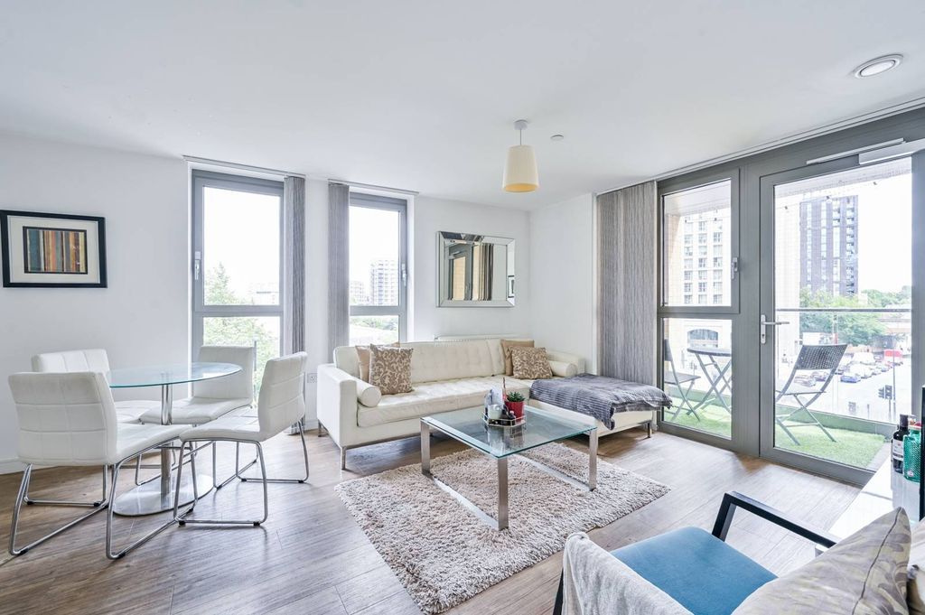 Property photo 2 of 11