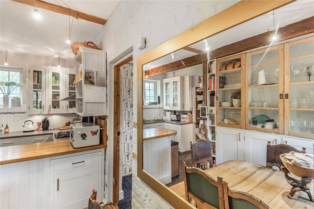 Property photo 3 of 10 Kitchen/Dining