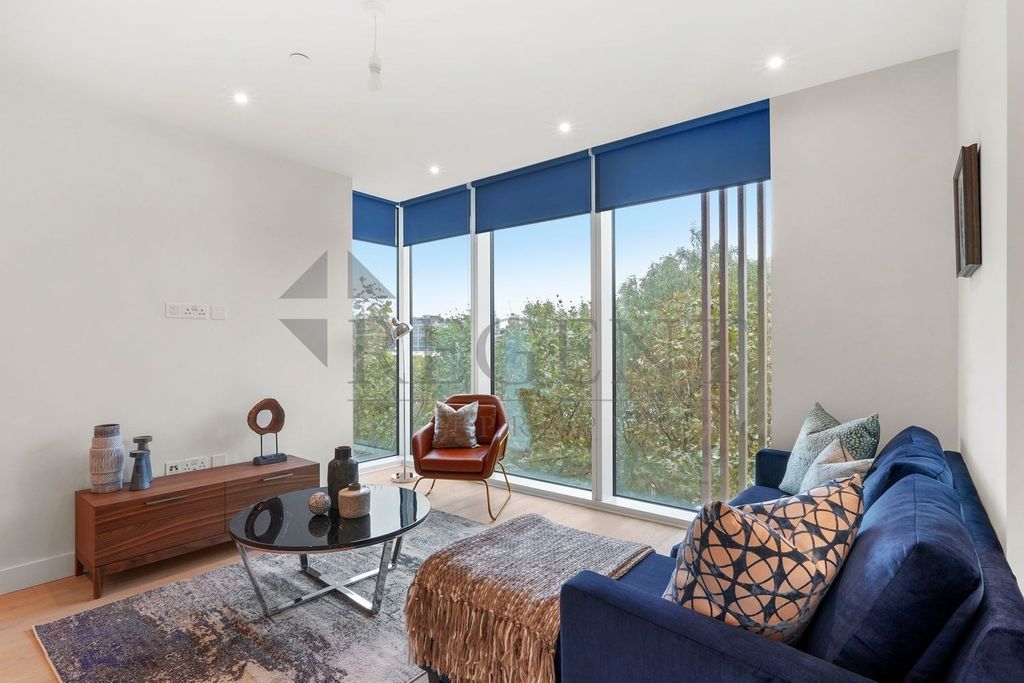 Property photo 3 of 17 Reception