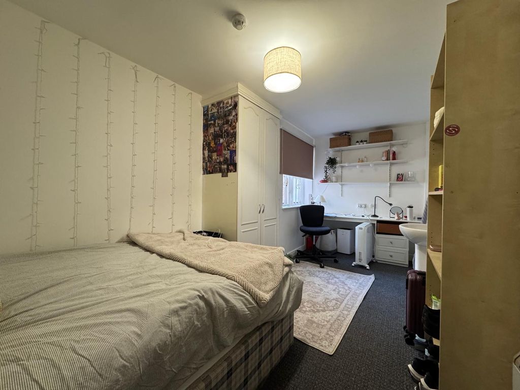 Property photo 1 of 27