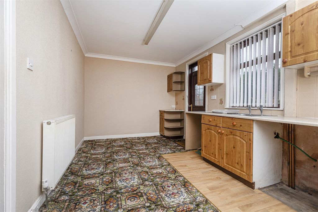 Property photo 2 of 23 Dining/Kitchen