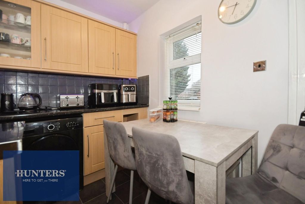 Property photo 3 of 17 Kitchen 02.Jpg