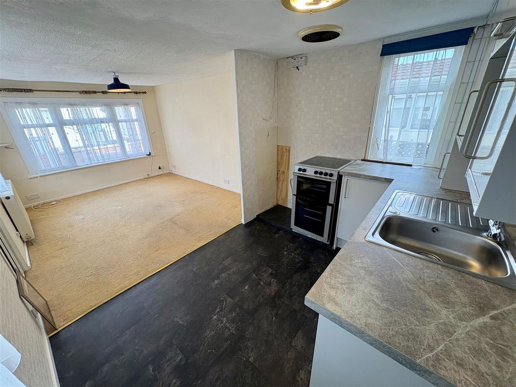 Property photo 2 of 10 Kitchen / Living Room