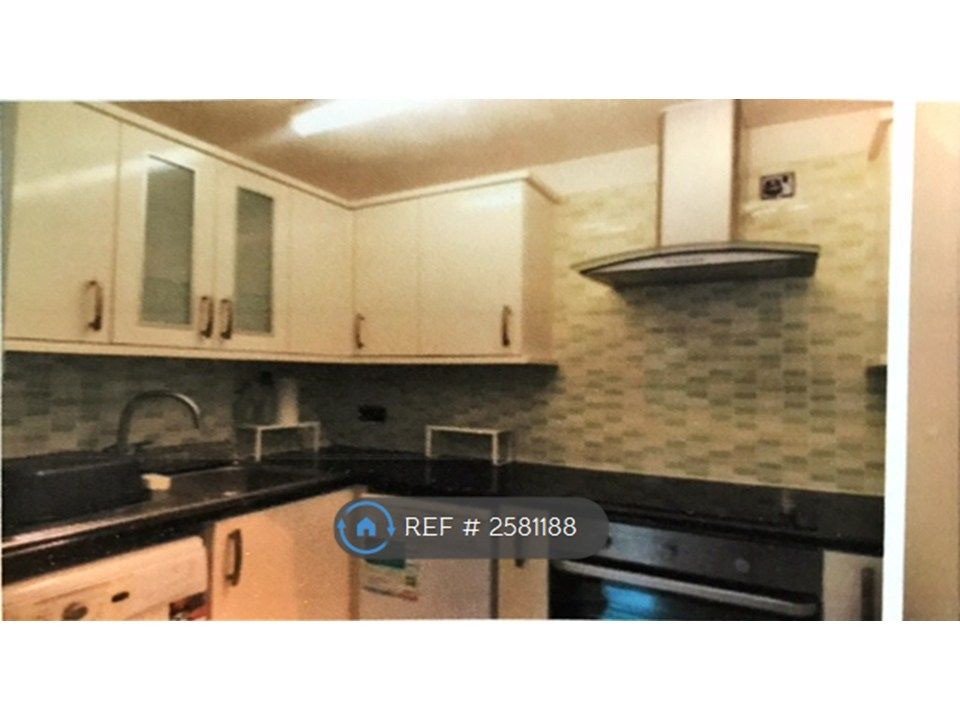 Property photo 2 of 10 Kitchen